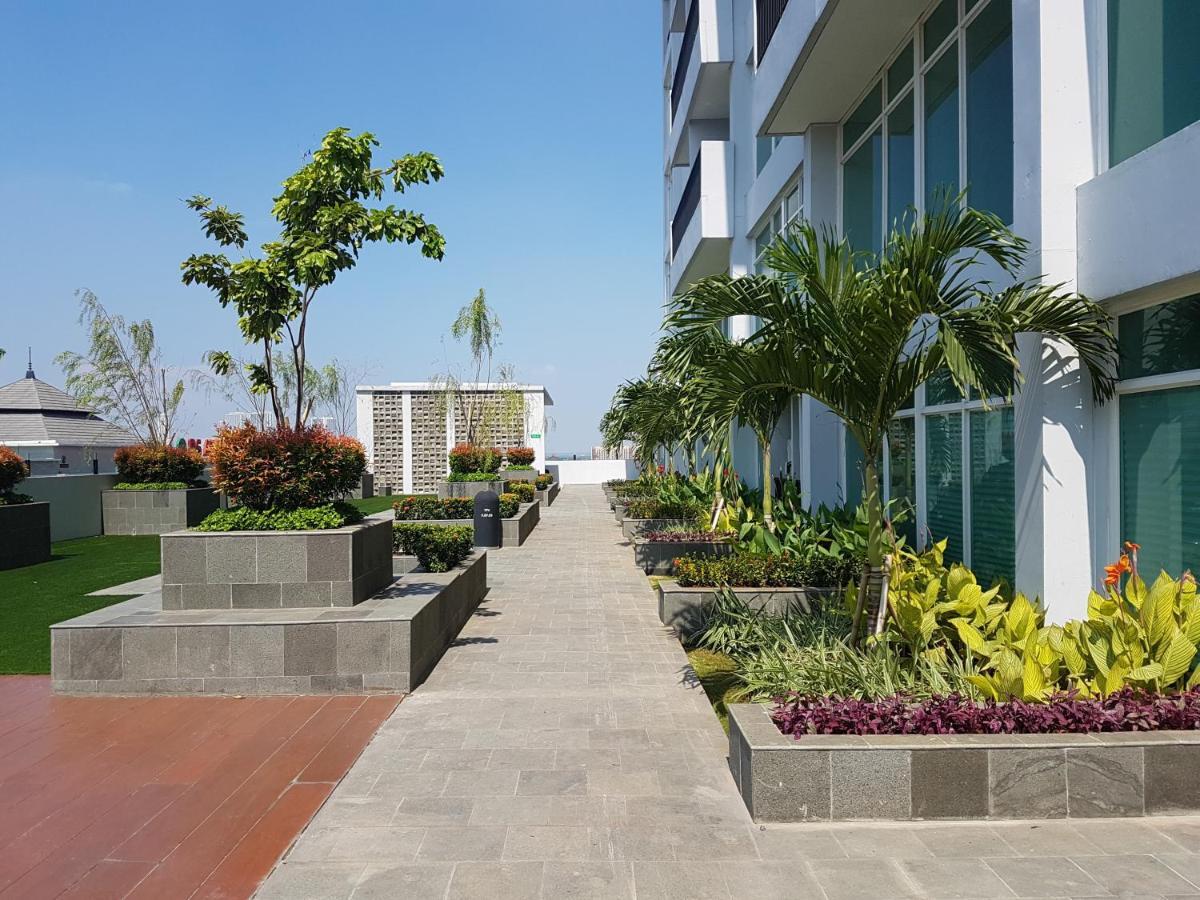 טנגרנג Elegant Studio Apartment At Tree Park City Cikokol By Travelio מראה חיצוני תמונה